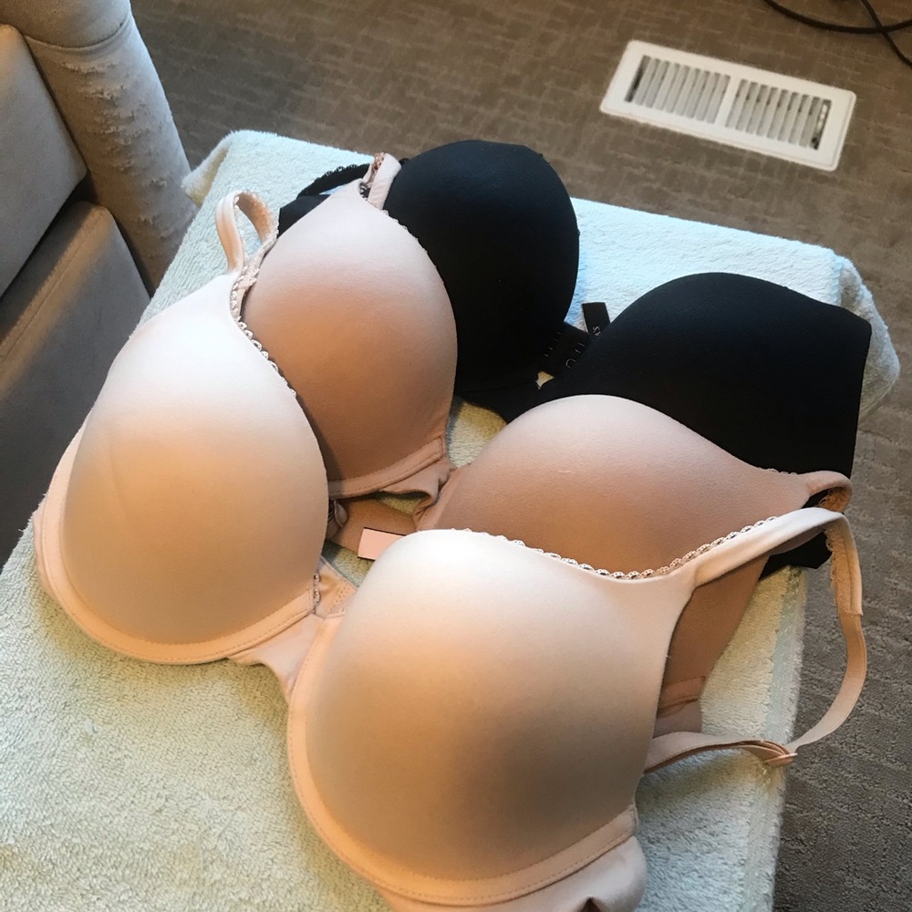 Lot of 3 Victoria’s Secret 32D Bras